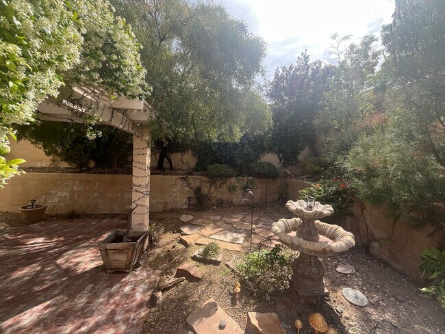 Building Photo - Discover this Gem w/sparkling pool & spa!