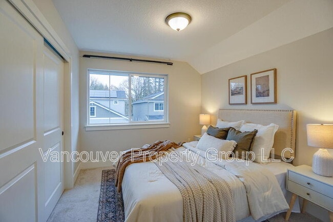 Building Photo - 11025 NE 137th Ave