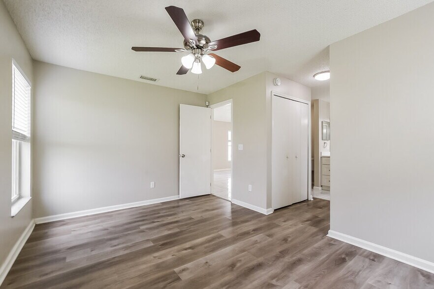 Building Photo - 9710 Red Clover Ave