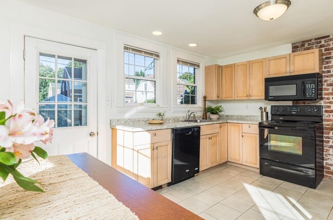 Building Photo - 77 Porpoise Way