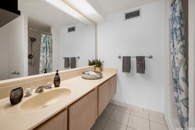 Building Photo - Marco Polo 2BD/2BA w/ 2 Parking and Views