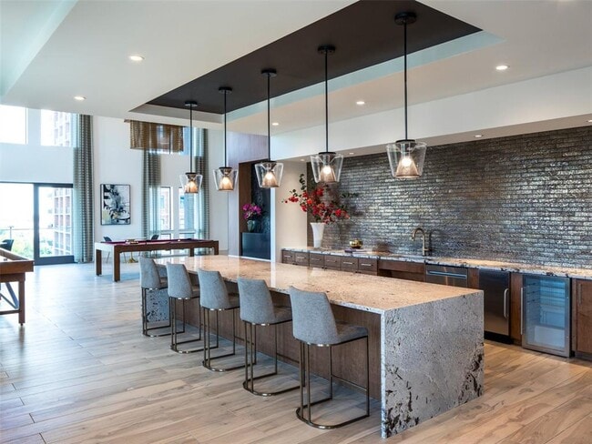 Building Photo - 4641 Montrose Blvd