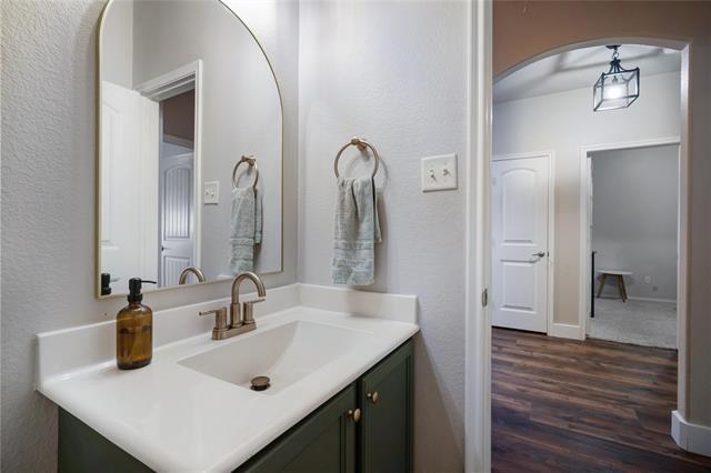 Building Photo - 913 Hawthorne Rd