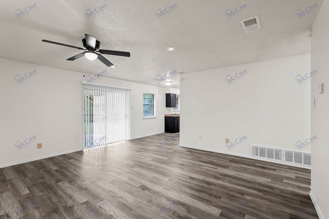 Building Photo - Great 3/1.5/1 Home in Balch Springs!