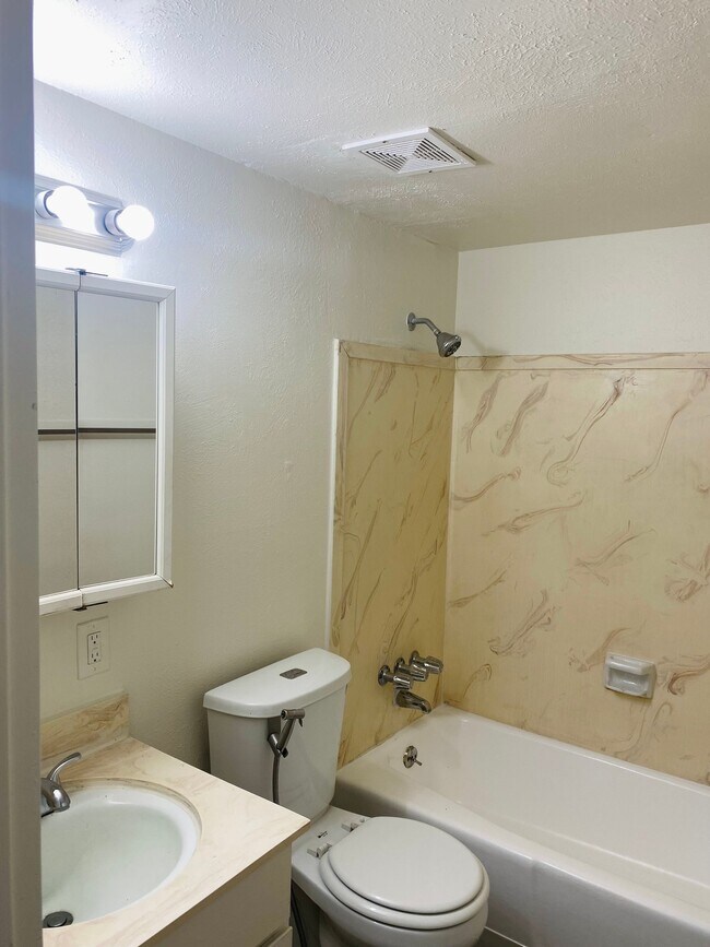 Building Photo - 250 S 900 E