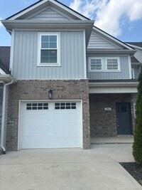 Building Photo - LUXURY TOWNHOME  IN THE CENTER OF MANCHESTER!