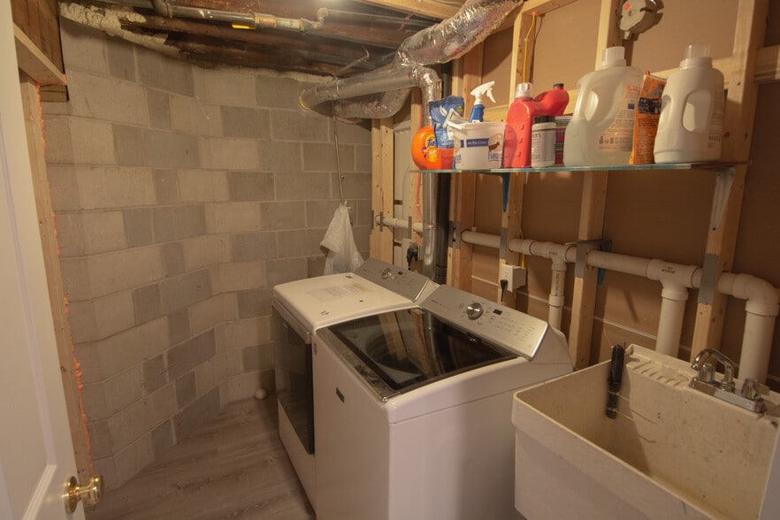Basement Laundry Room - 1100 15th Ave SE