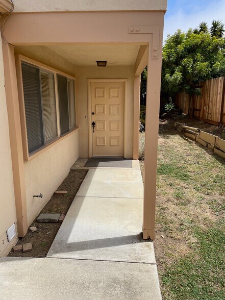 Building Photo - 7369 Elmhurst Pl