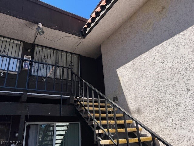 Building Photo - 1390 E Vegas Valley Dr