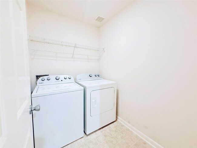 Building Photo - 431 Mantova Dr