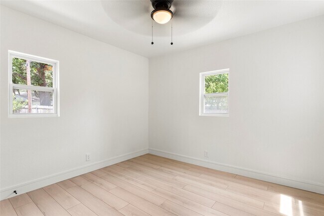 Building Photo - 4224 Alamo Ave