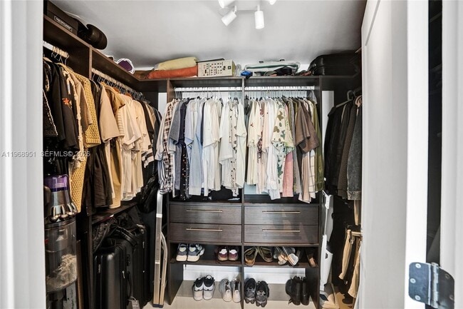 Building Photo - 601 NE 27th St