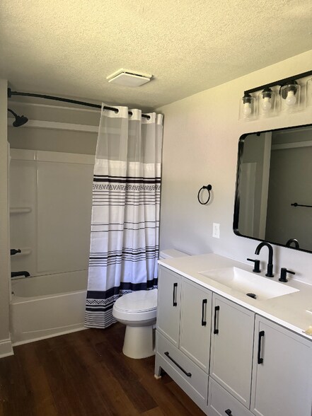 Building Photo - 4402 Immanuel St SW