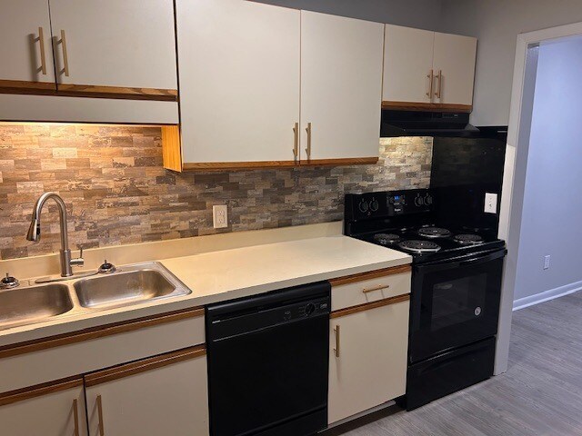 Building Photo - 1100 Crescent Dr