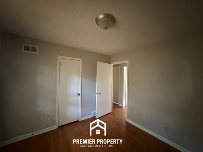 Building Photo - Move-In Ready 4 Bedroom Rental in 38134 - Hardwood Floors & Open Kitchen