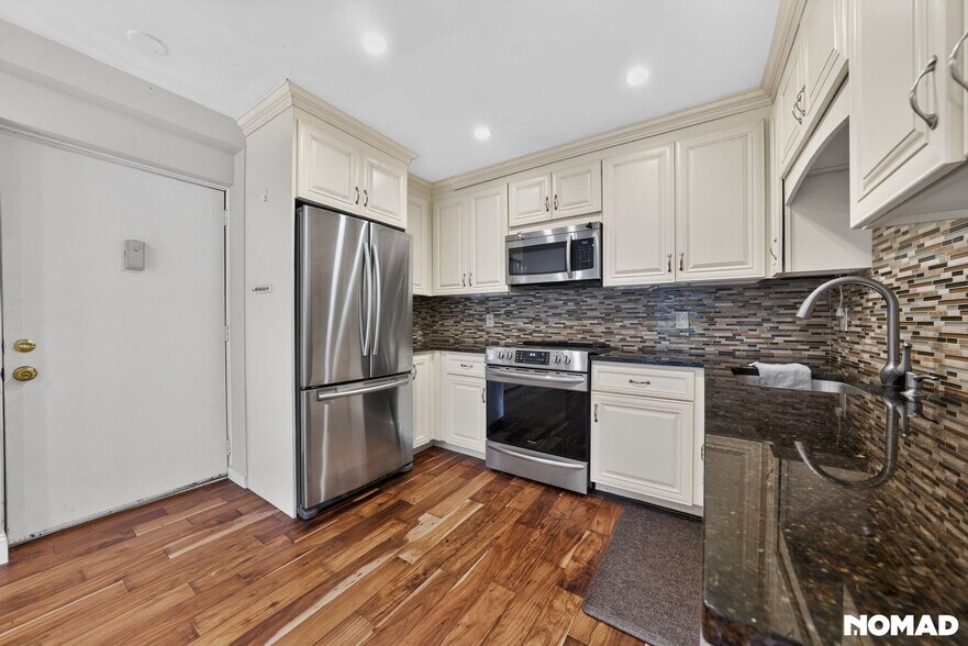 Building Photo - 5 Loudon Dr