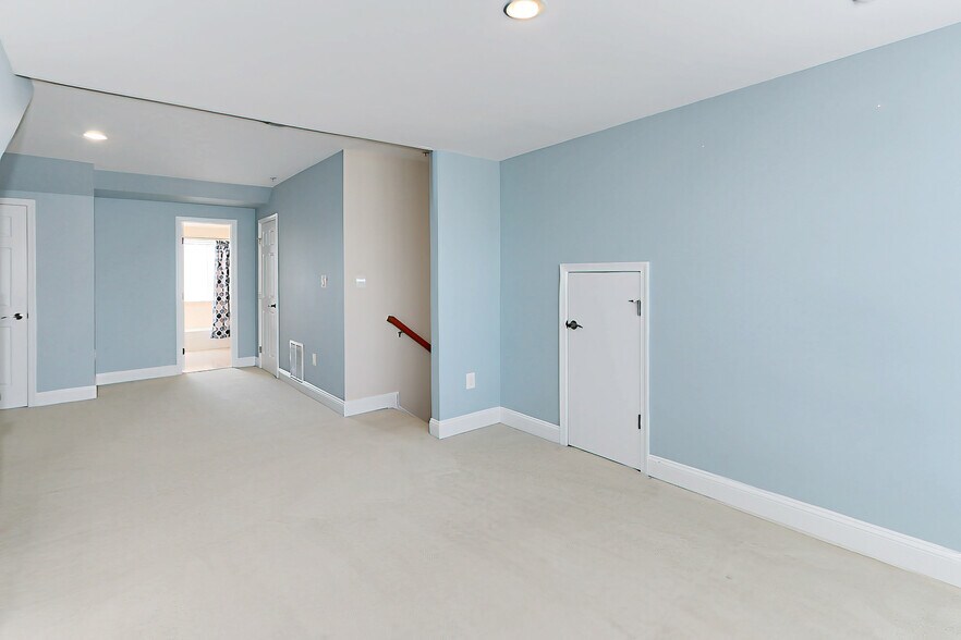 With Storage Eaves (4) - 2022 N Culpeper St