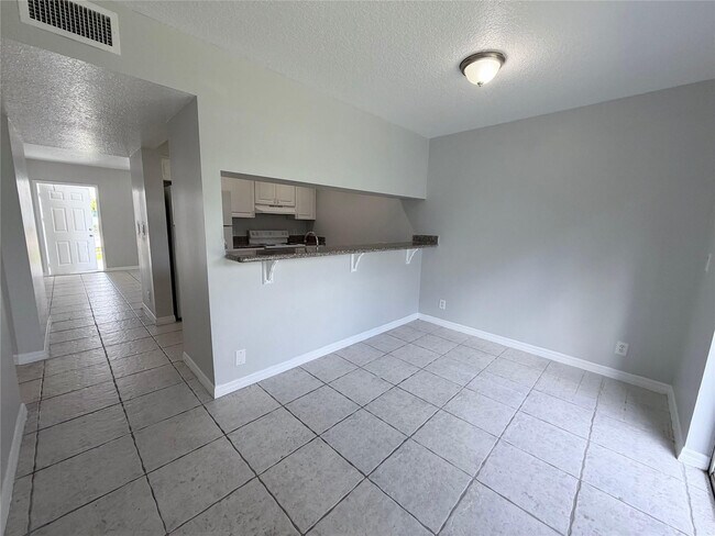 Building Photo - 230 SW 11th Ave