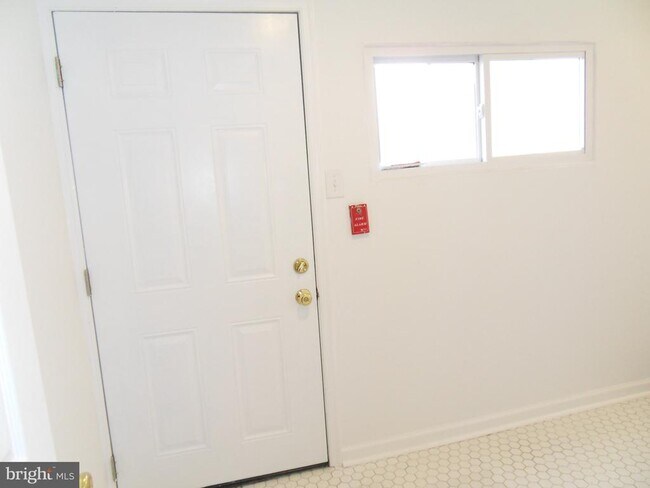 Building Photo - 160 Cotton St