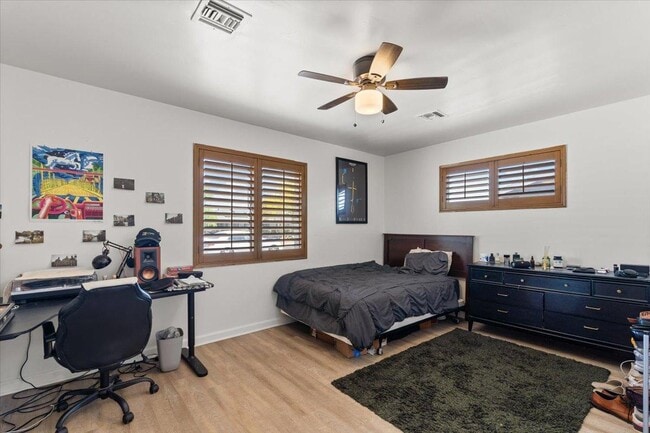 Building Photo - 535 W 19th St