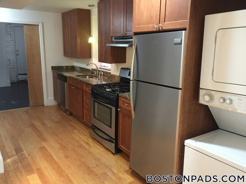 Building Photo - 64 Louis Prang St