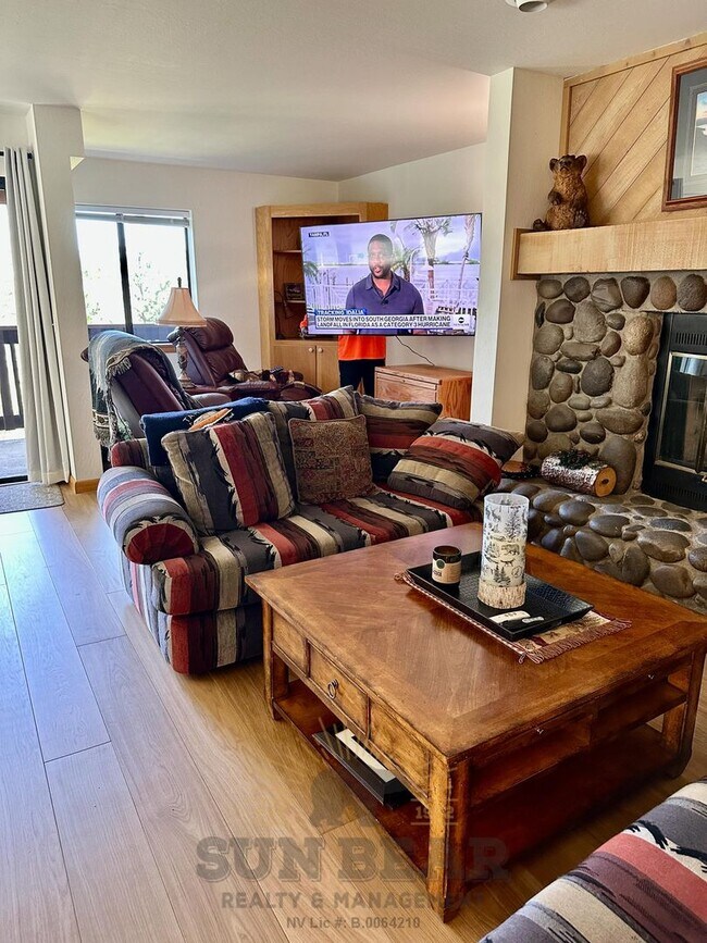 Building Photo - Adorable Condo - Perfect for Watching Suns...