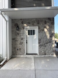 Building Photo - 824 E Sunnyside Rd