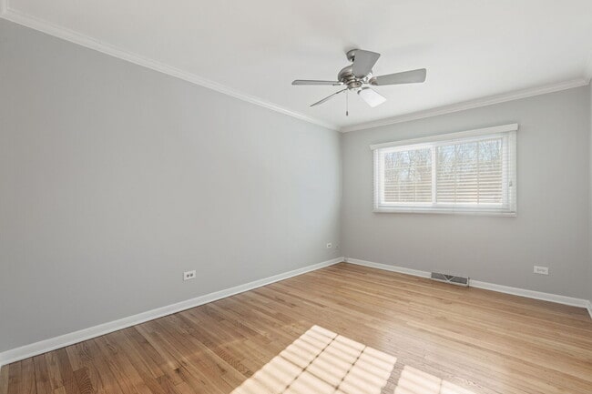 Building Photo - 28 E 55th St