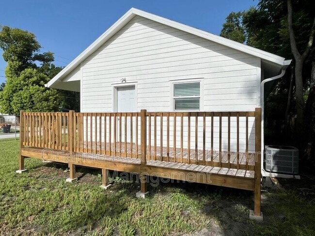 Building Photo - 1521 Nieuport Ln