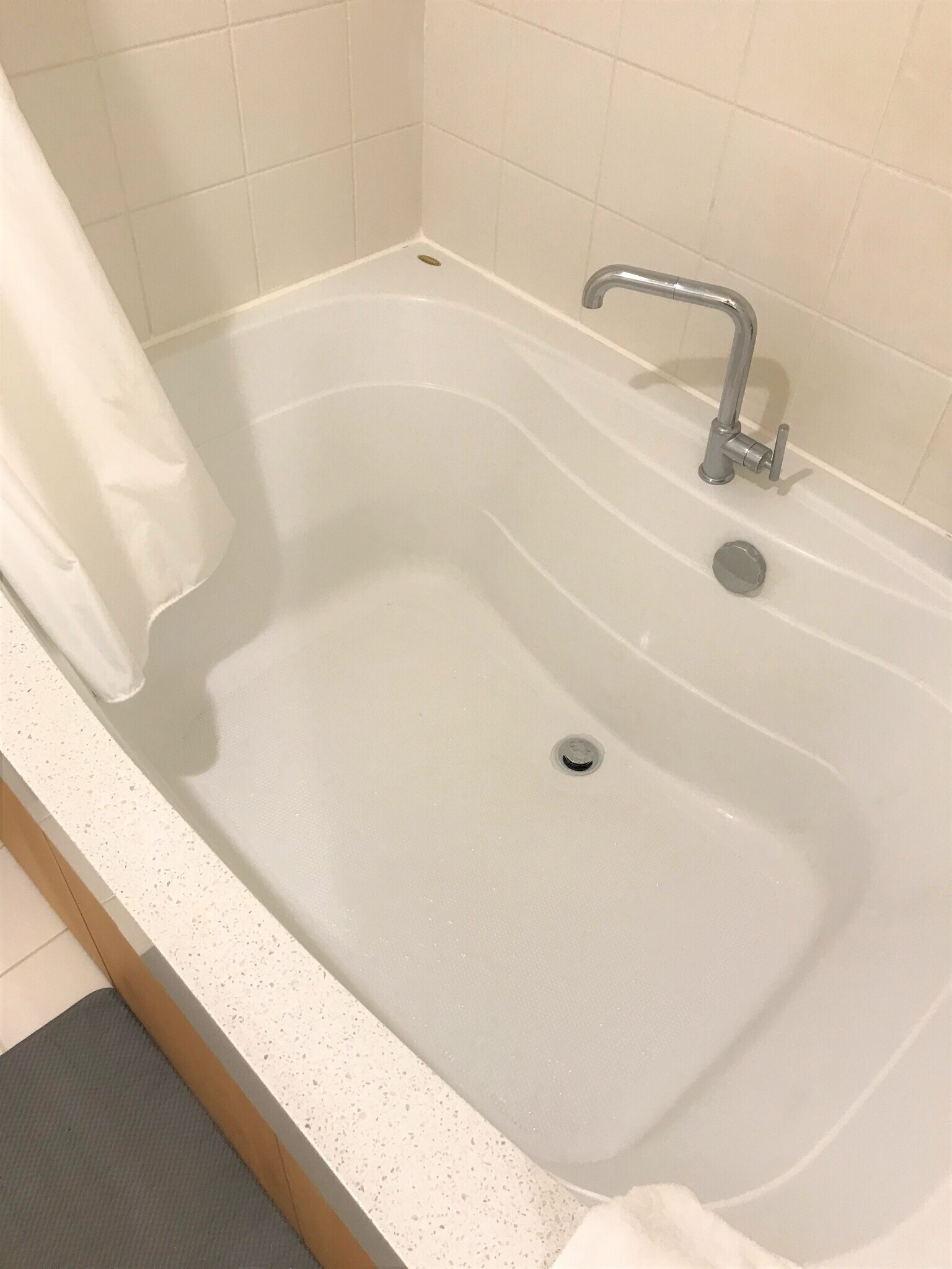 Soaking tub / shower base - 1255 NW 9th Ave