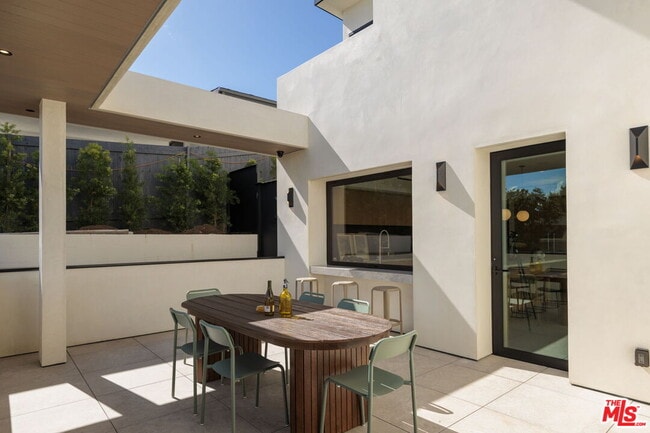 Building Photo - 5208 Sanchez Dr