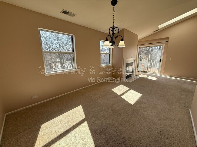 Building Photo - 2878 Meadow Ln