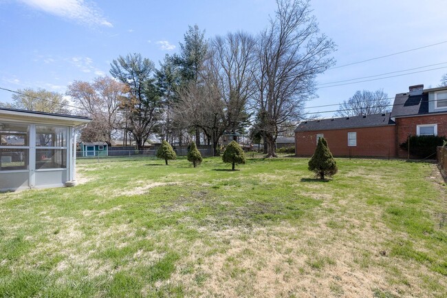 Building Photo - 8508 Westport Road (Briarwood/ East Louisv...