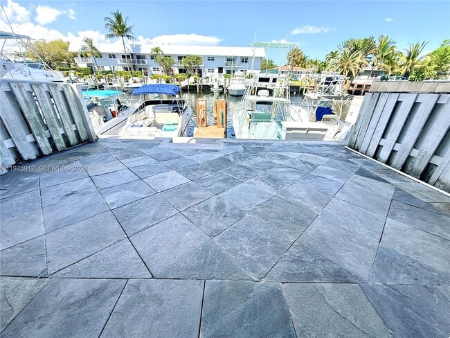 Building Photo - 2533 NE 15th St