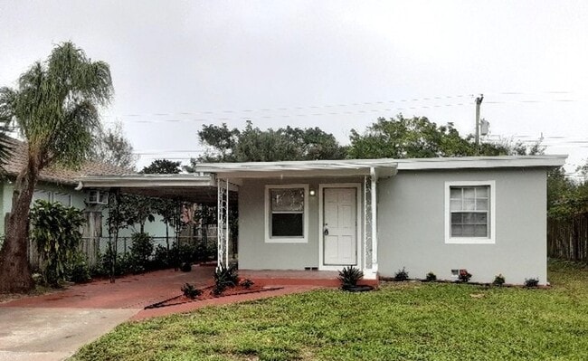 Primary Photo - Charming 2/1 Single Family Home with large...