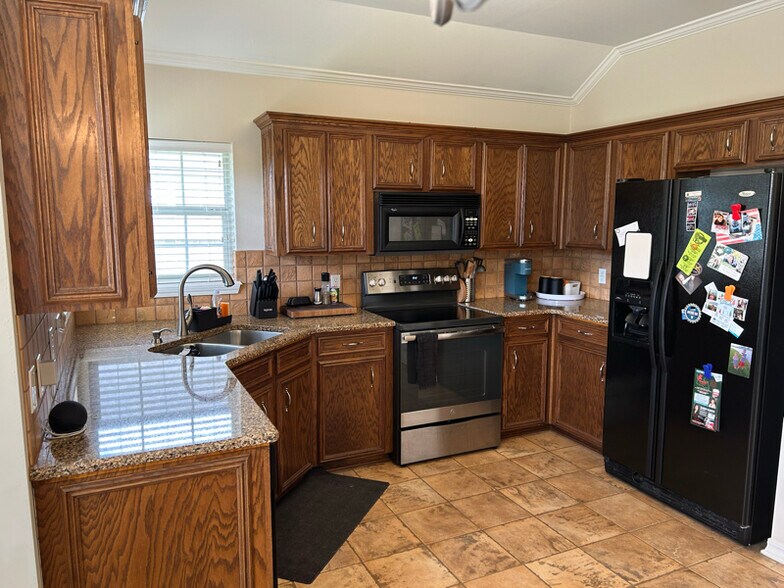 Building Photo - 208 Afton Pl