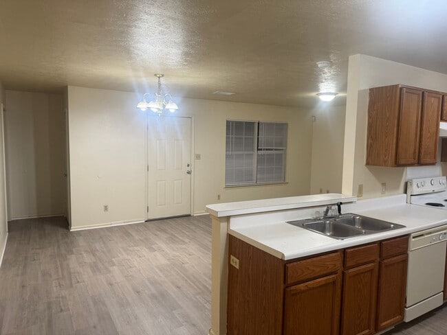 Building Photo - 3 bed 2 bath low income house in Fort Smith Arkansas