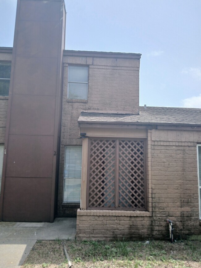 Building Photo - 5101 Middlecoff Cir