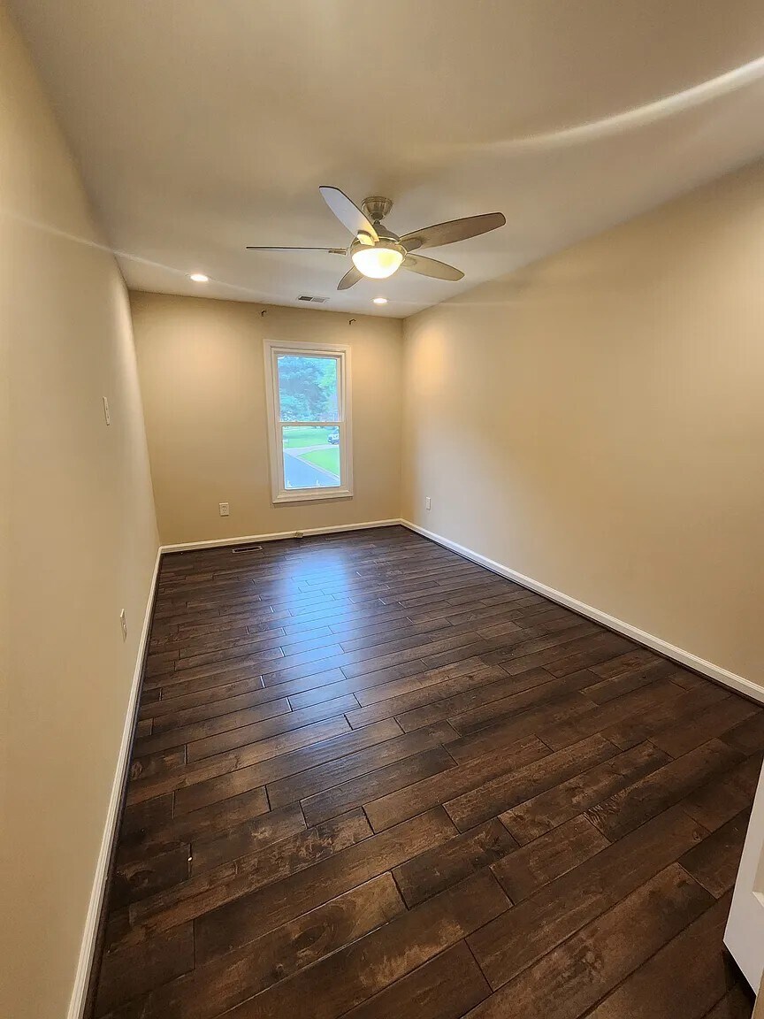 Building Photo - 721 Symphony Woods Dr