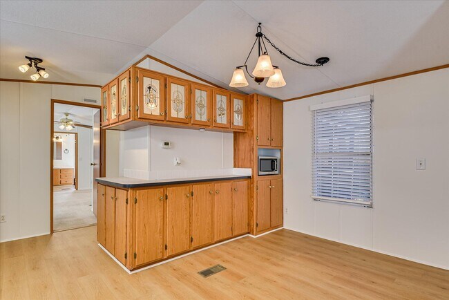 Building Photo - 892 W Five Notch Rd