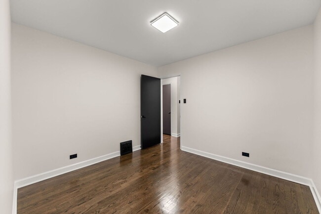 Building Photo - 5251 S Hamlin Ave