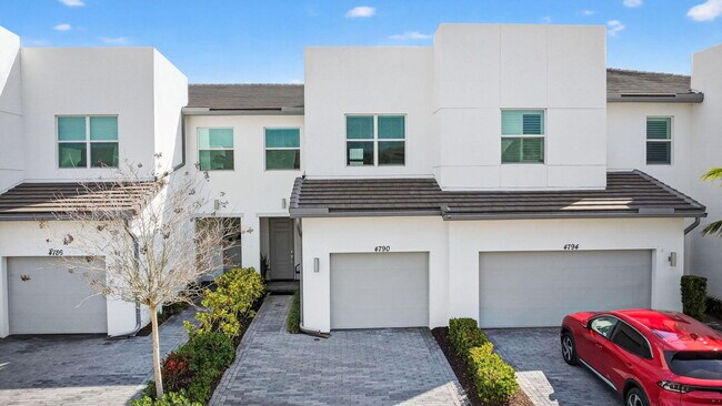 Building Photo - 4790 Navali Dr