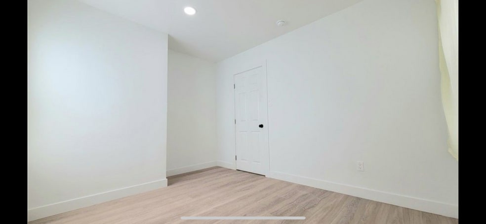 Primary Photo - 618 W 6th St