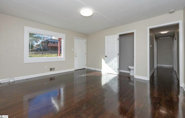 Building Photo - 142 Westover Dr