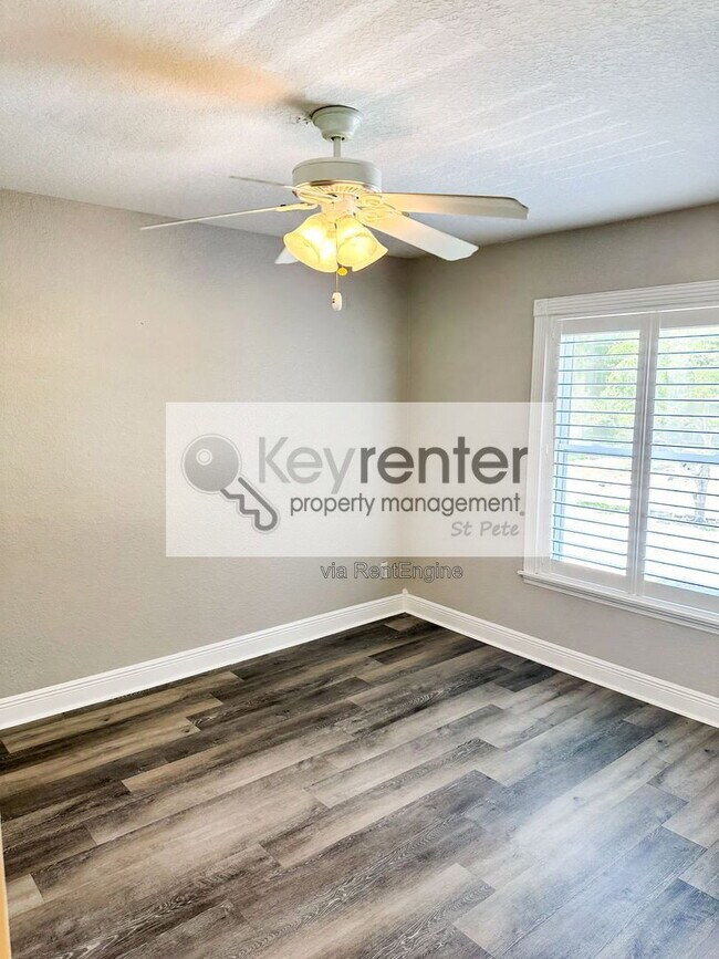 Building Photo - 3814 W El Prado Blvd