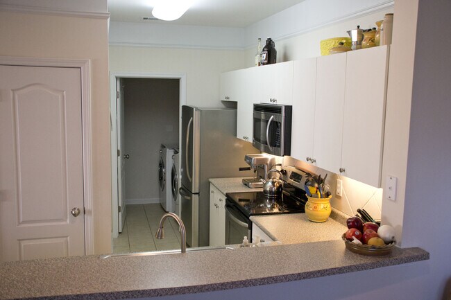 Building Photo - Townhouse in Gated Community with Attached...