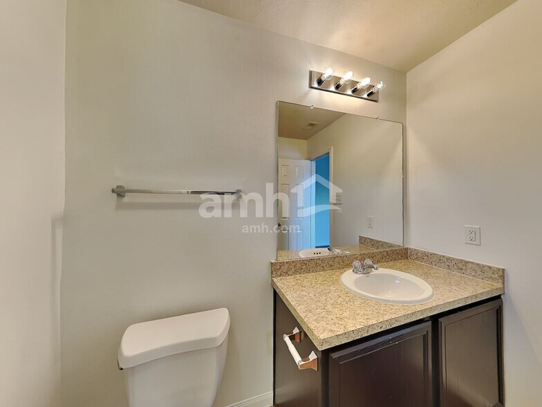 Building Photo - 22334 Queenbury Hills Dr