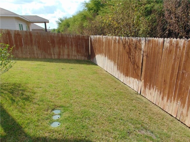 Building Photo - 124 Hollis Ln