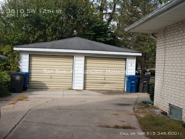 Building Photo - Duplex for rent, Garage and Basement!
