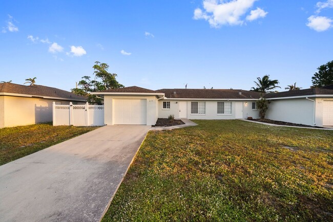 Primary Photo - ANNUAL RENTAL - 2 Bedroom, 1 Bath w/ Garag...
